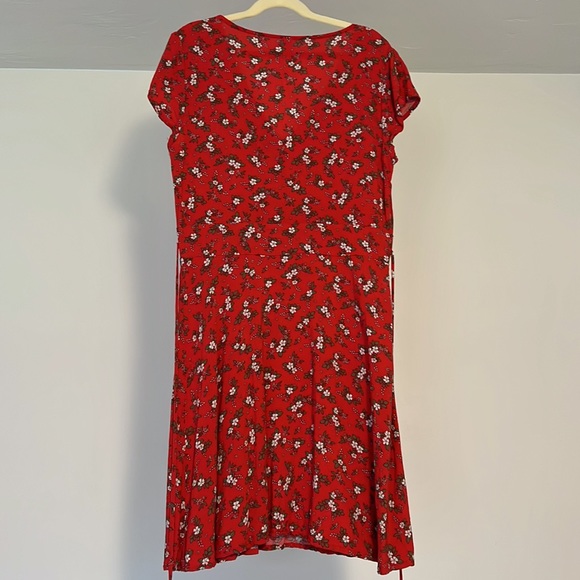 Sabrina Carpenter x Aéropostale red dress 🤍 - Picture 4 of 5